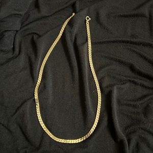 Gold plated costume jewelry necklace 16” Looks real !!
